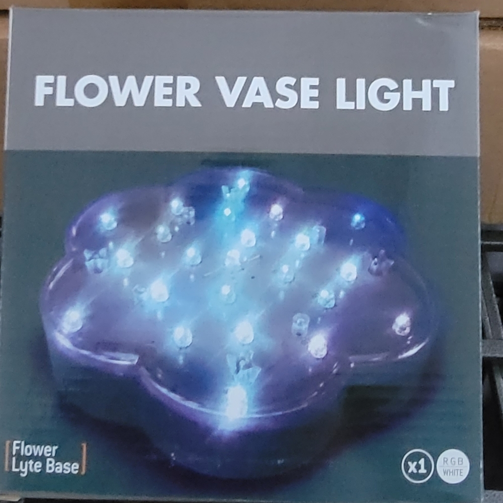 Flower shaped vase light